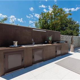 4 bedroom villa with indoor and outdoor pools in Galižana, Istria, sleeps up to 8